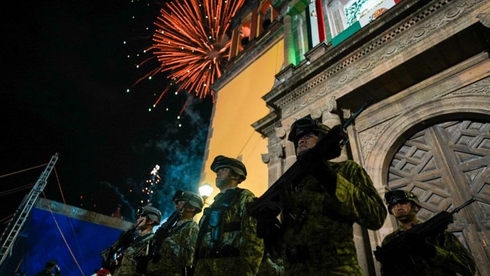 Roberto Cabrera encabeza el Grito de Independencia en San Juan del Río.