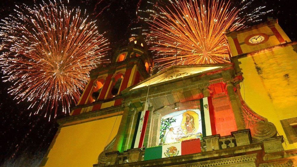 Roberto Cabrera encabeza el Grito de Independencia en San Juan del Río.