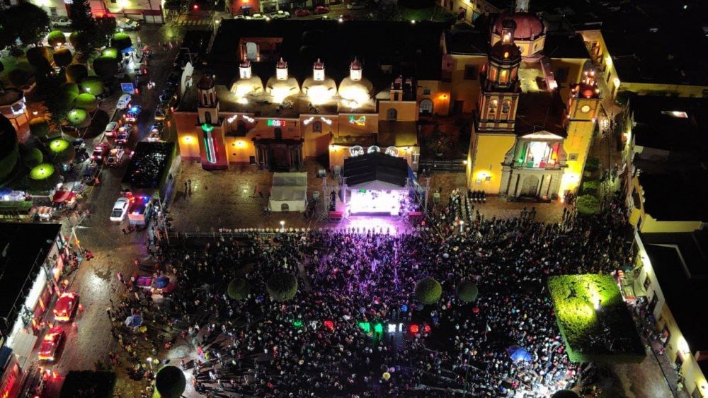 Roberto Cabrera encabeza el Grito de Independencia en San Juan del Río.