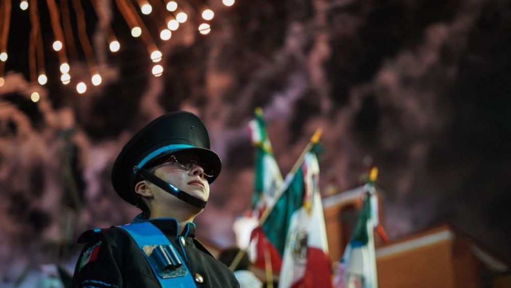 Roberto Cabrera encabeza el Grito de Independencia en San Juan del Río.