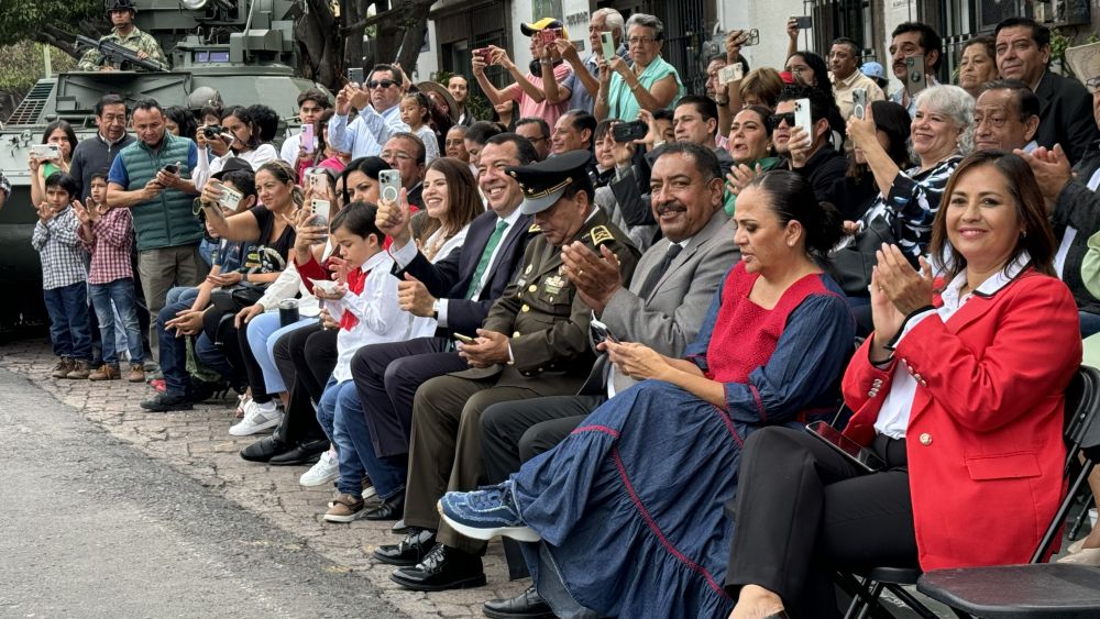 Desfile Cívico Militar en San Juan del Río celebra el Aniversario de la Independencia de México.