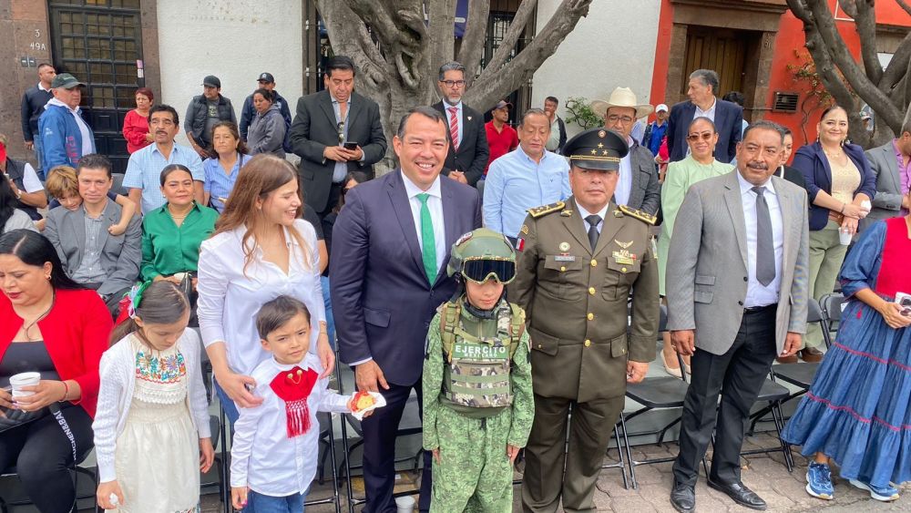 Desfile Cívico Militar en San Juan del Río celebra el Aniversario de la Independencia de México.