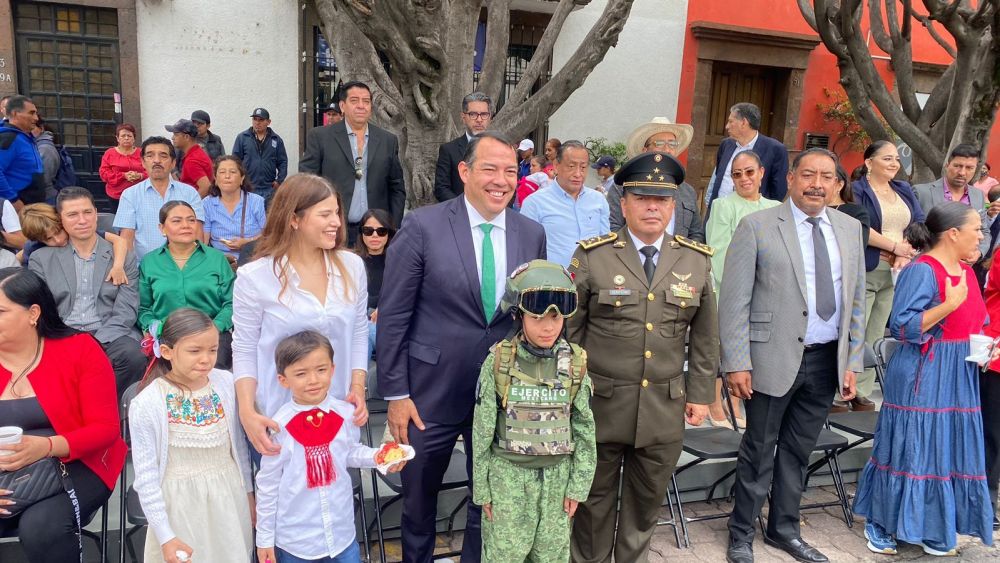 Desfile Cívico Militar en San Juan del Río celebra el Aniversario de la Independencia de México.