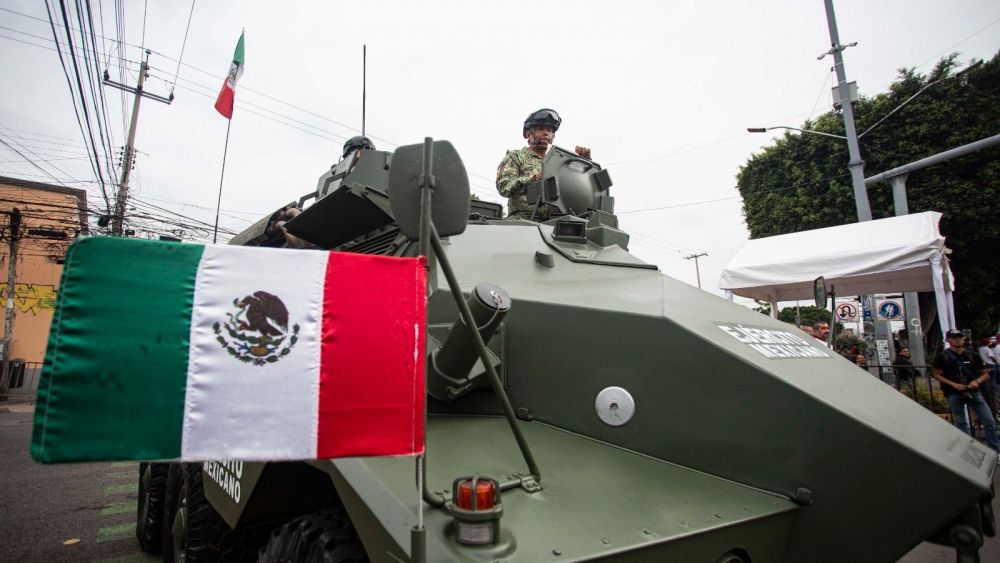 Mauricio Kuri encabeza desfile cívico-militar en Querétaro por el CCXIV Aniversario de la Independencia de México.