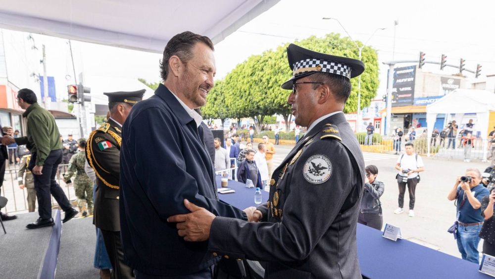 Mauricio Kuri encabeza desfile cívico-militar en Querétaro por el CCXIV Aniversario de la Independencia de México.