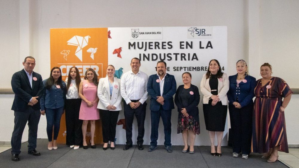 Entregan reconocimientos "Mujeres en la Industria" en San Juan del Río.