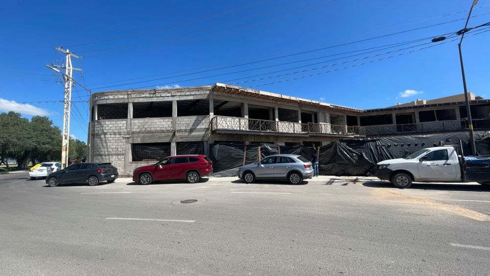 Vecinos de Villa Duero se manifiestan contra la construcción de gasolinera sin permisos visibles.