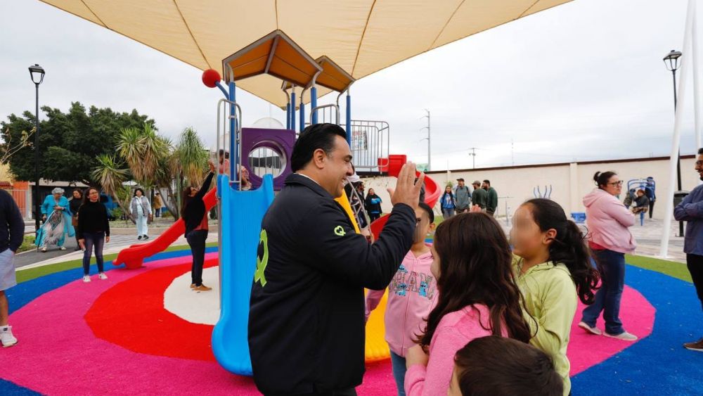 Luis Nava inaugura el Parque Eurípides en Querétaro.