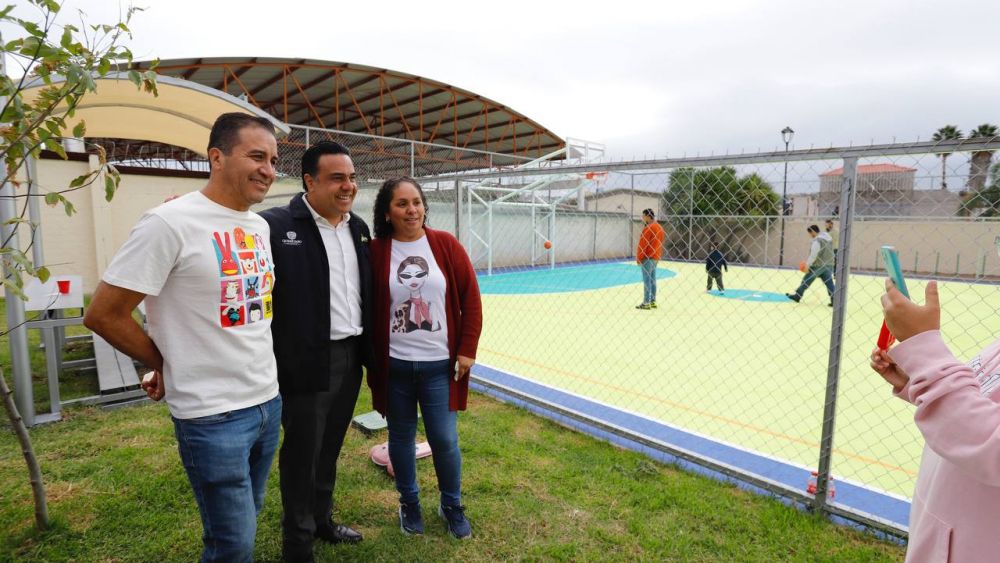 Luis Nava inaugura el Parque Eurípides en Querétaro.