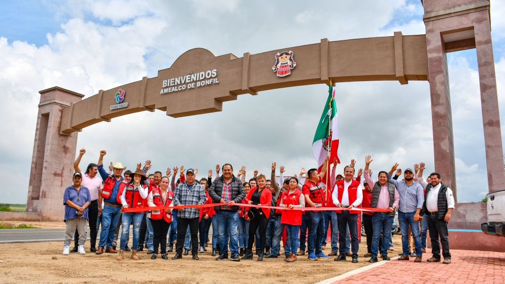 René Mejía concluye su administración con la entrega de más de 50 obras públicas en Amealco.