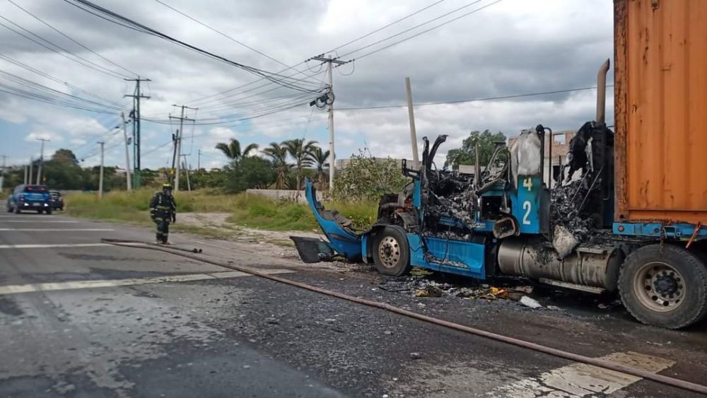 Sofocan incendio de tráiler en el libramiento Norponiente, Foto: Ilustrativa/ Facebook/Protección Civil del Municipio de Querétaro.