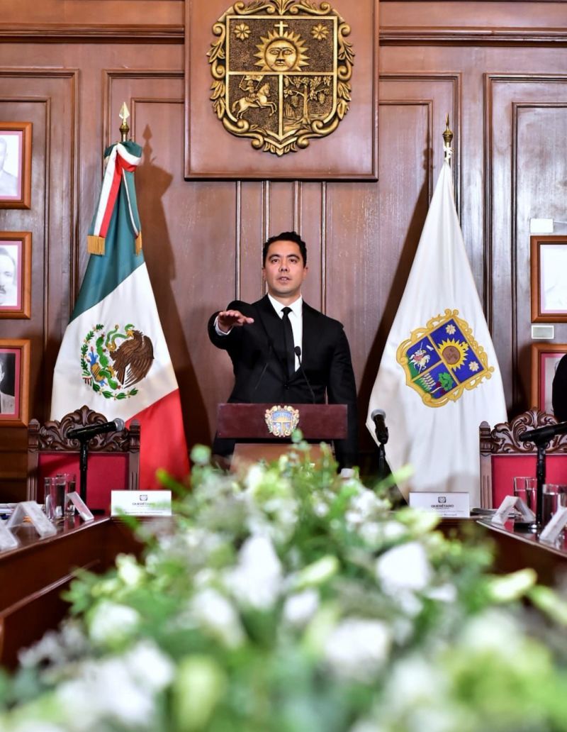 Felifer Macías toma protesta como presidente municipal de Querétaro para el periodo 2024-2027.