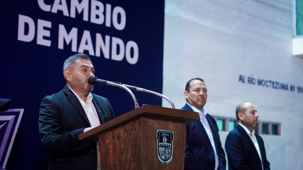 Roberto Cabrera presenta a Orlando Chávez como titular de Seguridad Pública en San Juan del Río.