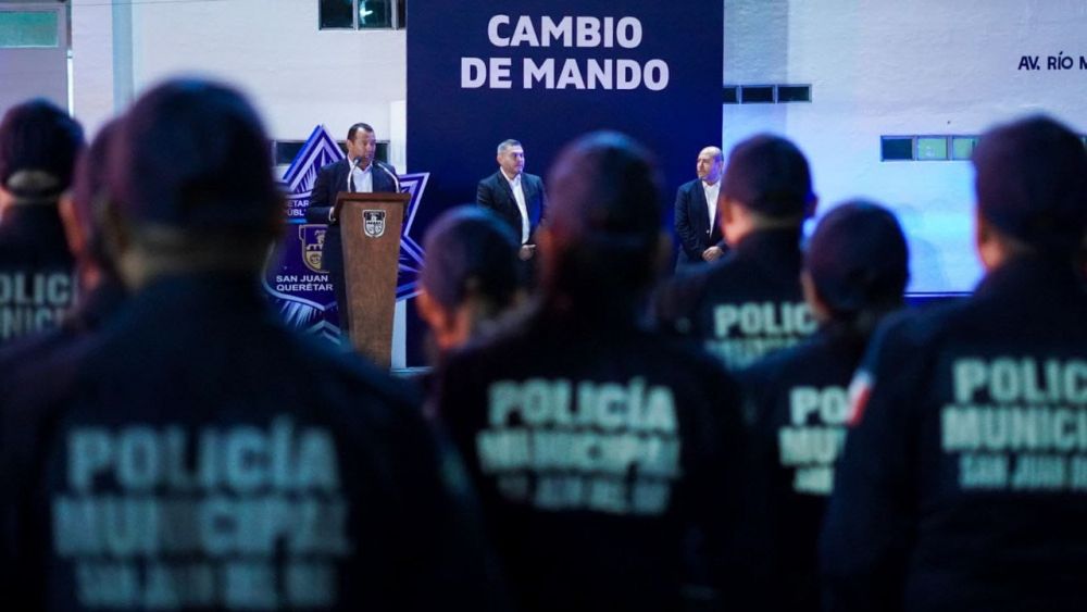 Roberto Cabrera presenta a Orlando Chávez como titular de Seguridad Pública en San Juan del Río.