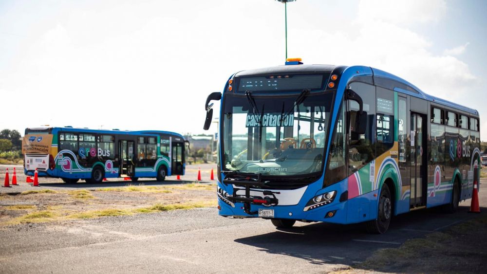 Mauricio Kuri destaca profesionalismo de nuevas operadoras de transporte público en Querétaro.