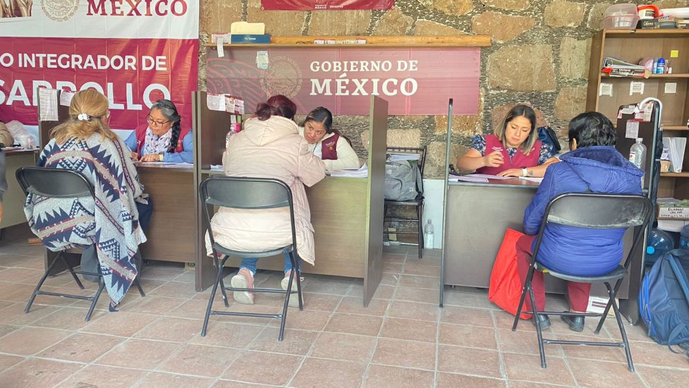 Miles de mujeres en San Juan del Río inician registro para la Pensión de 60 a 64 años.