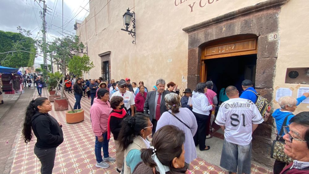 Miles de mujeres en San Juan del Río inician registro para la Pensión de 60 a 64 años.