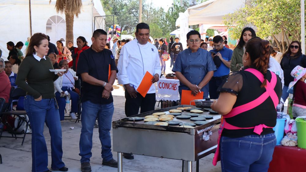 Presidente Municipal inaugura el concurso Master Chef Gordita Colón.