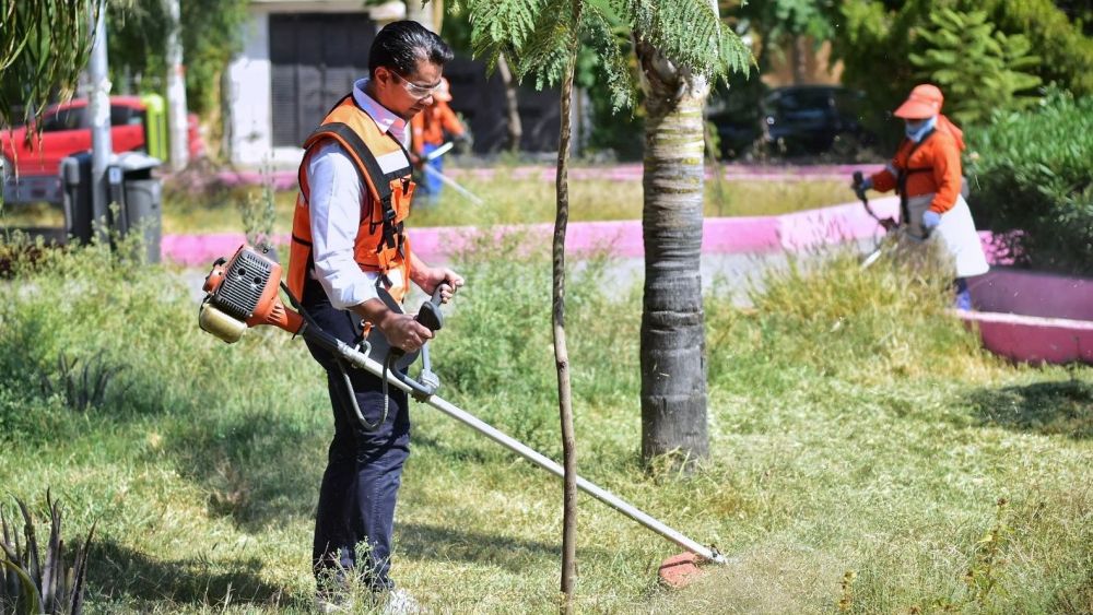 Felifer Macías supervisa limpieza del Río Querétaro en Santa María Magdalena.