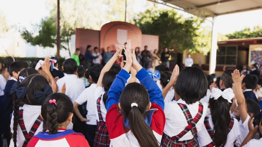 Tequisquiapan fortalece la educación con la entrega de más de 1,200 libros a escuelas públicas.