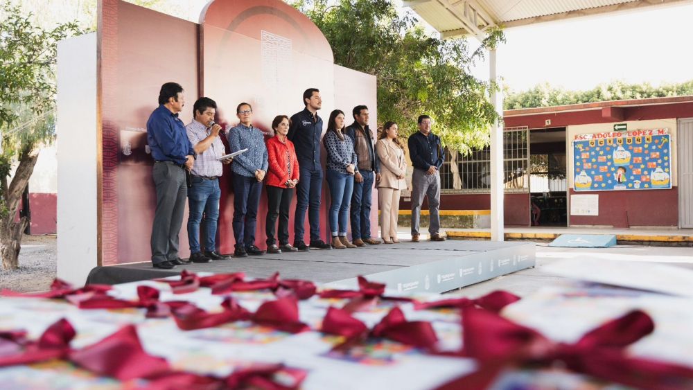 Tequisquiapan fortalece la educación con la entrega de más de 1,200 libros a escuelas públicas.