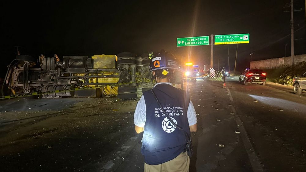 Volcadura de autotanque en la carretera 57 en dirección a la CDMX. Foto: Ilustrativa/ Facebook/Protección Civil del Municipio de Querétaro.