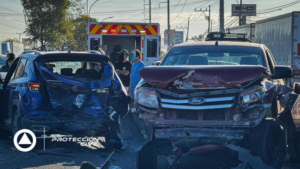 Accidente múltiple en carretera 100 causa cierre vial hacia Querétaro. Foto: Ilustrativa/ Facebook/Protección Civil El Marqués.