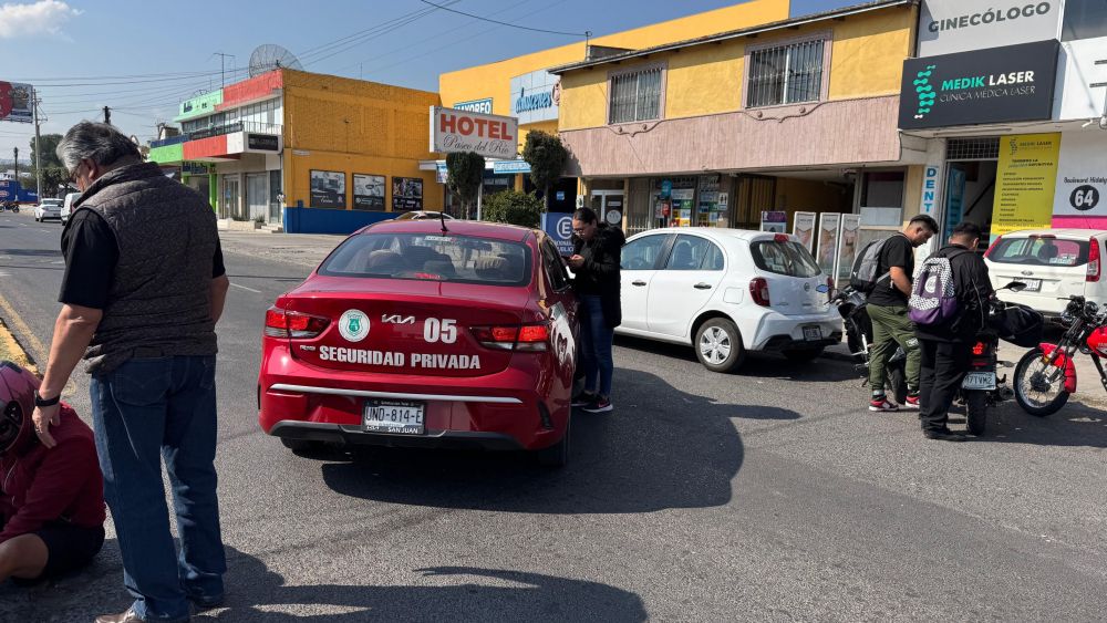 Motociclista lesionado tras colisión con vehículo de Seguridad Privada en Boulevard Hidalgo.