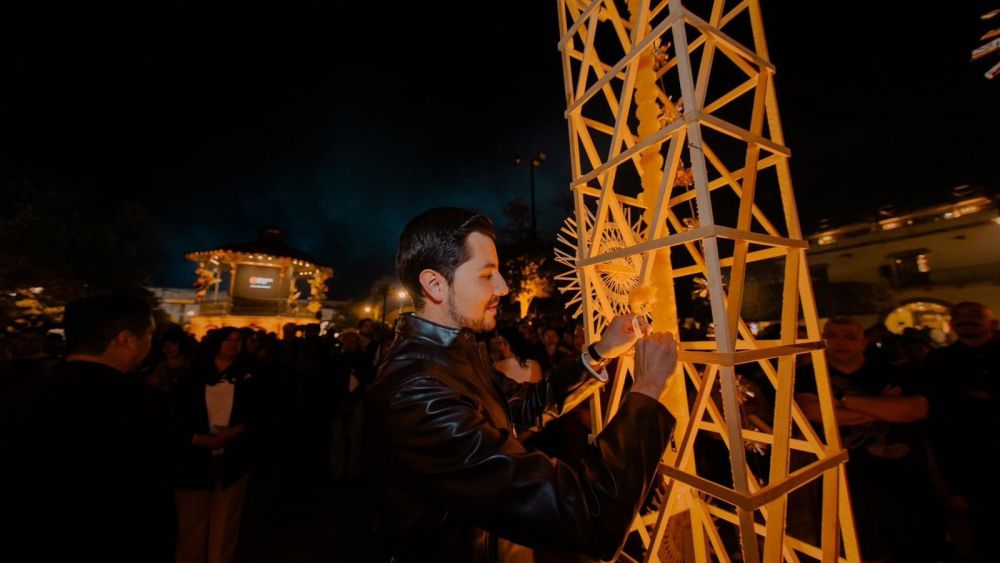 Inicia el Festival “Tejedores de Luz” con el encendido del altar en Tequisquiapan.