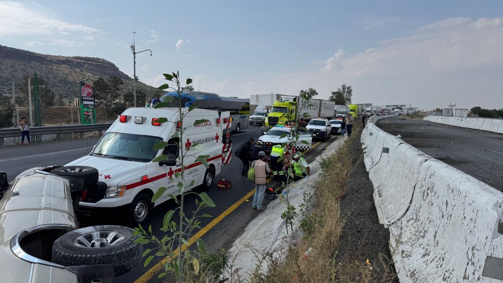 Trabajador arrollado por camioneta en la carretera México-Querétaro.