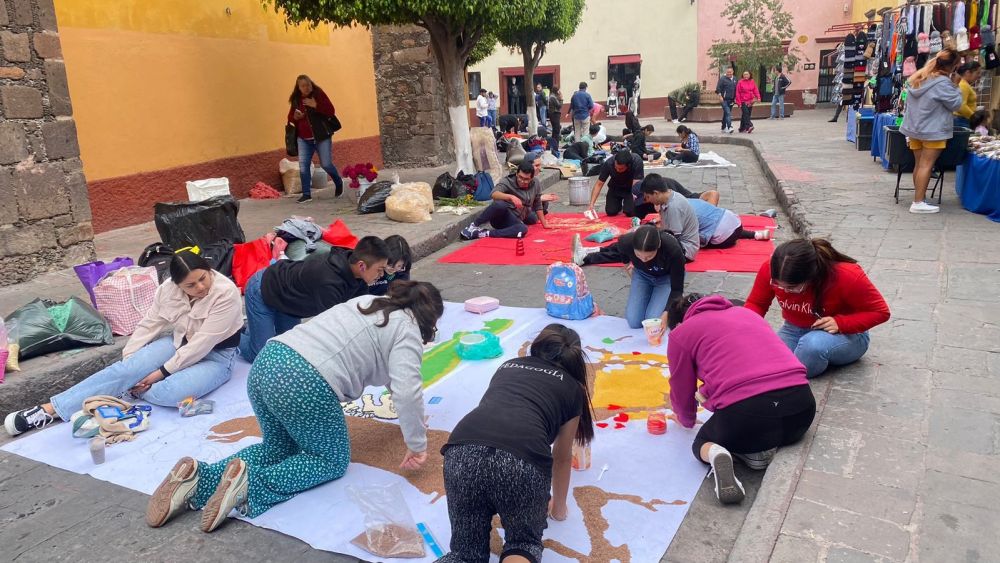 Tapetes del Mictlán engalana el Centro de San Juan del Río.