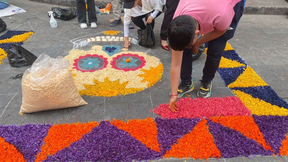 Tapetes del Mictlán engalana el Centro de San Juan del Río.