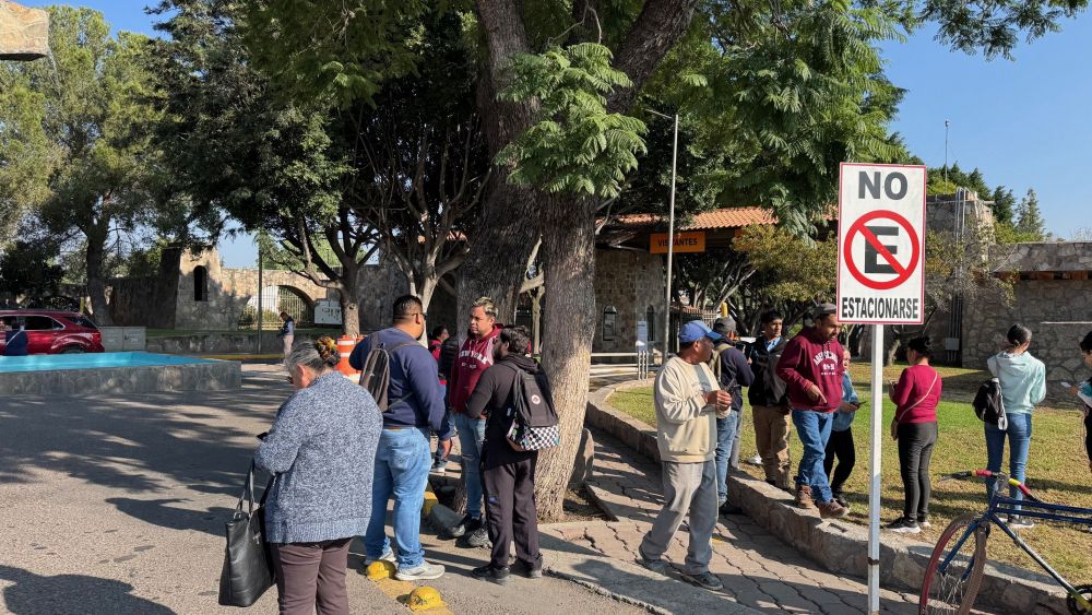 Violento asalto en fraccionamiento San Gil deja un herido y genera cierre de accesos.