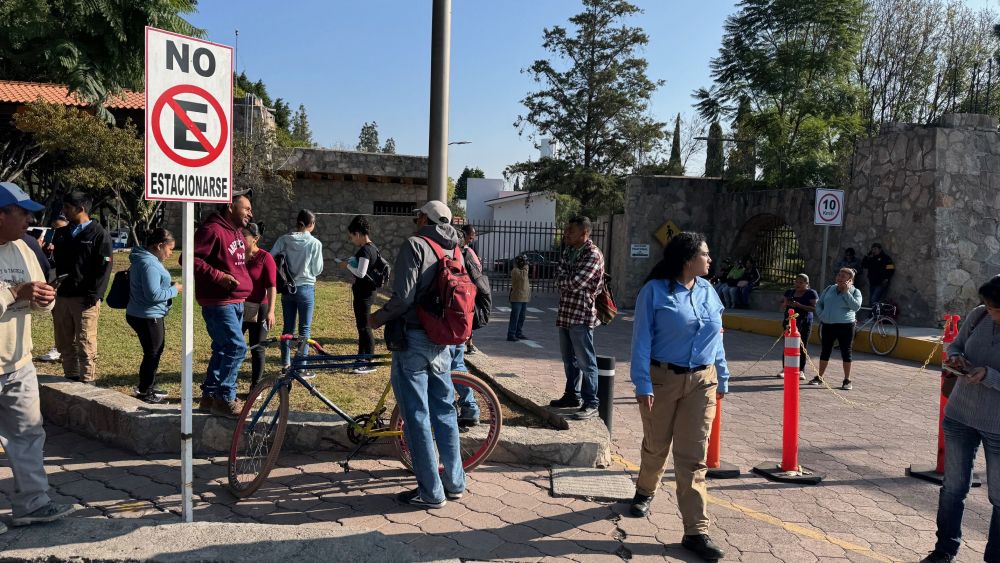 Violento asalto en fraccionamiento San Gil deja un herido y genera cierre de accesos.