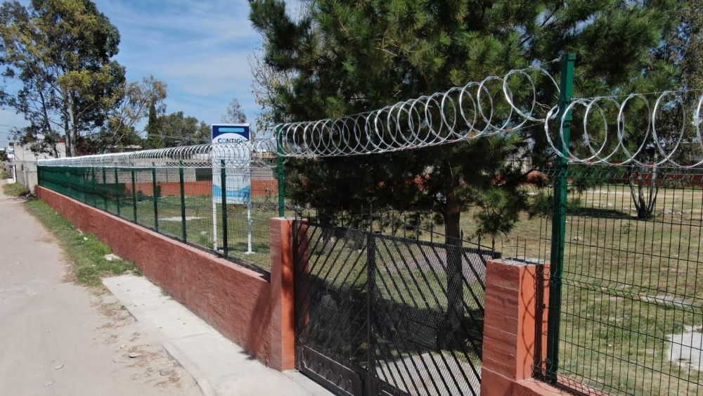 Rehabilitación de Barda Perimetral en la Escuela Primaria “Benito Juárez” de La Ceja.