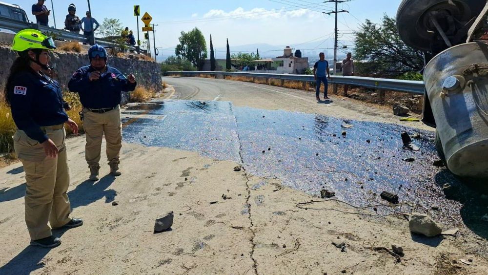 Volcadura de vehículo de carga en Querétaro. Foto: Ilustrativa/ Facebook/Protección Civil del Municipio de Querétaro.