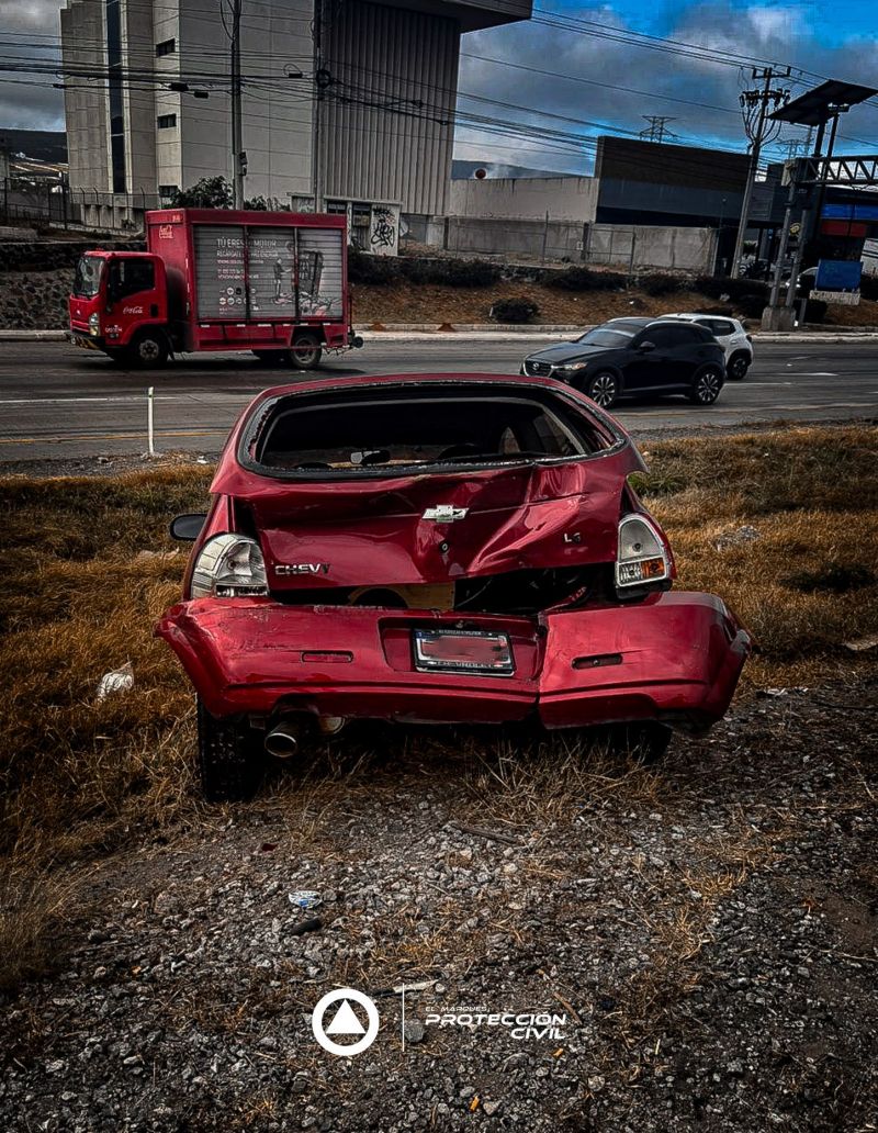 Tráiler impacta a vehículo en la México-Querétaro. Foto: Ilustrativa/ Facebook/Protección Civil El Marqués.