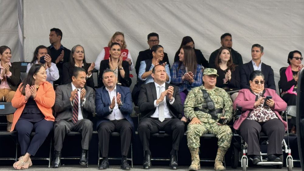 Miles de ciudadanos presenciaron desfile de la Revolución Mexicana.