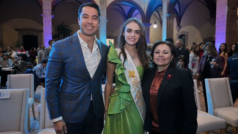 Felifer Macías Asiste a la Proclamación de la Reina de las Fiestas de Navidad 2024 en Querétaro.