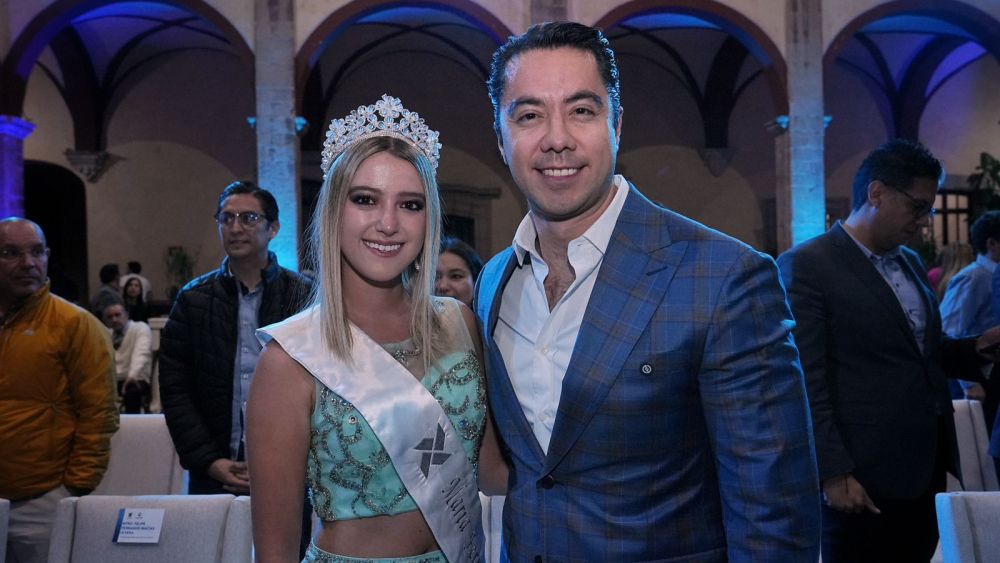 Felifer Macías Asiste a la Proclamación de la Reina de las Fiestas de Navidad 2024 en Querétaro.