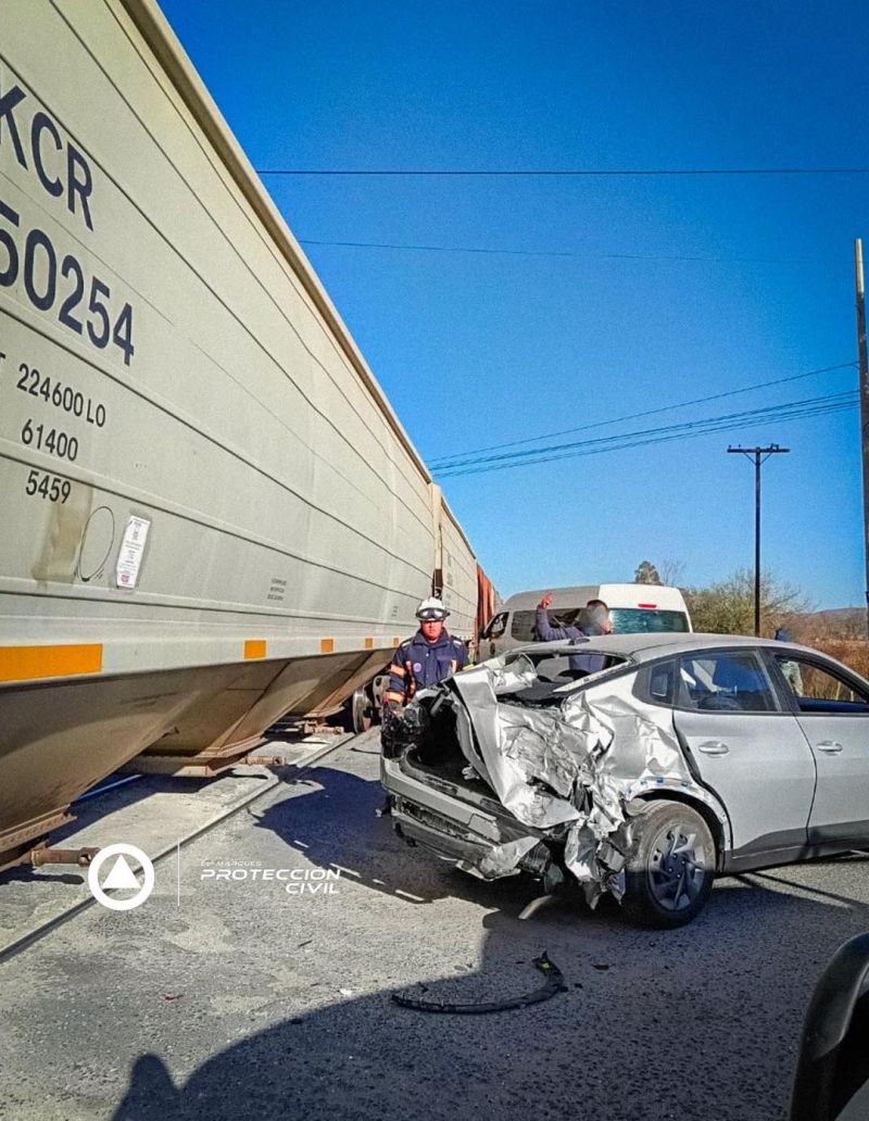 Accidente ferroviario provoca cierre total de la carretera estatal 200 en El Marqués. Foto: Ilustrativa/ Facebook/Protección Civil El Marqués.