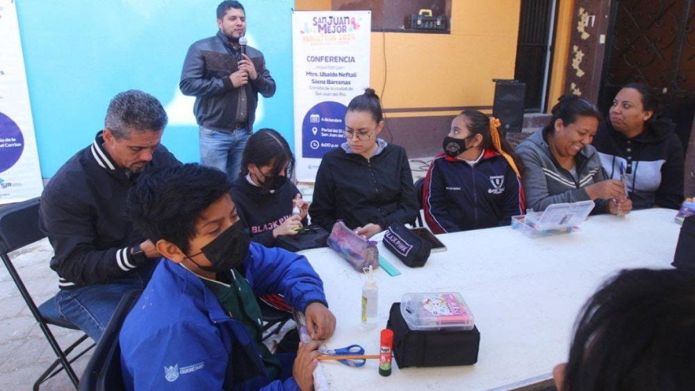 San Juan del Río promueve la tradición de Los Farolitos con taller cultural.