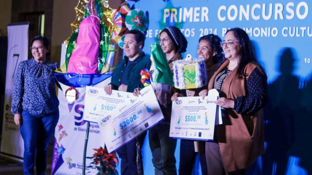 Premian a los Ganadores del Concurso de Farolitos 2024.