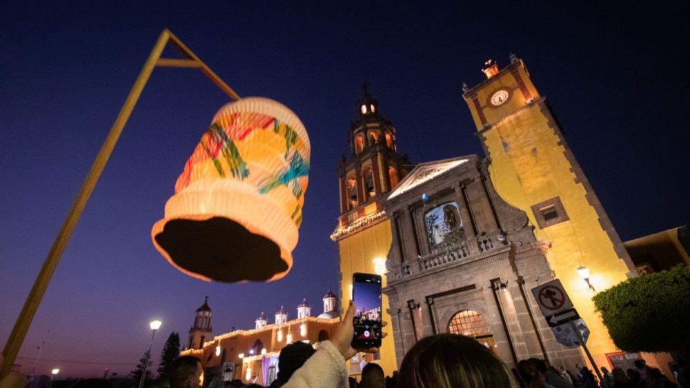 Procesión de los Farolitos 2024 ilumina las calles de San Juan del Río.