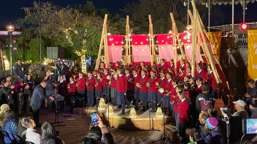 Encendido del Árbol y Villa Navideña en Tequisquiapan atrae a familias.