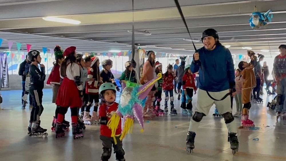 Tradicional Posada Navideña Sobre Ruedas en Evolution Roller Querétaro.