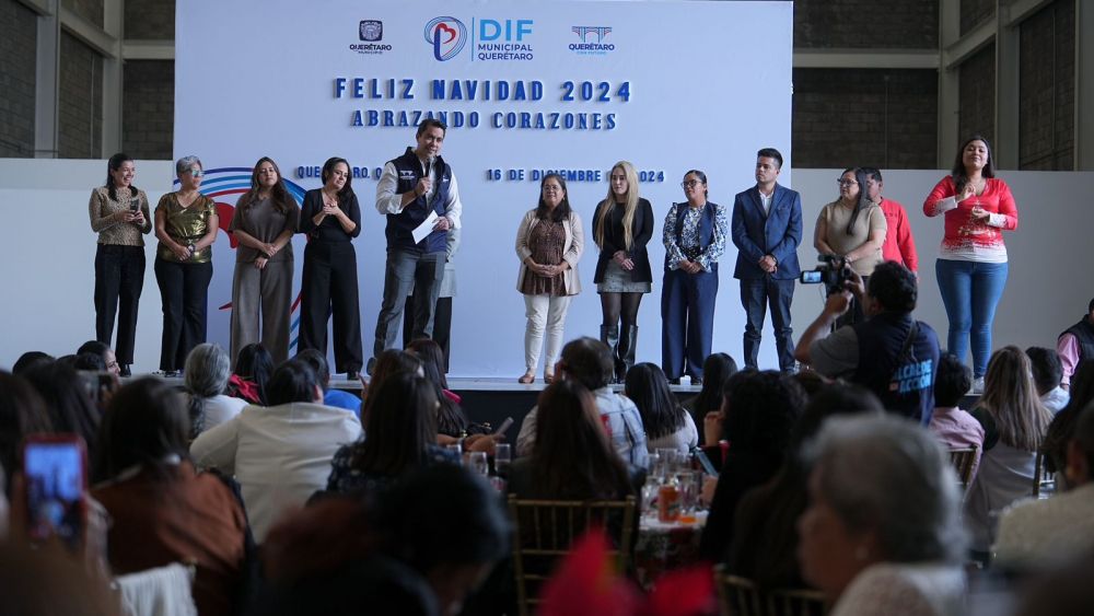 Felifer Macías agradece labor del Sistema Municipal DIF en su posada anual.