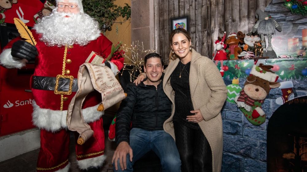 El Marqués enciende el árbol navideño y celebra la unidad comunitaria.