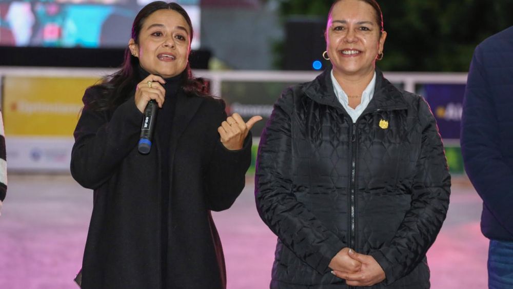 Inauguran segunda pista de hielo en la colonia Santa Bárbara como parte del Festival de la Alegría.