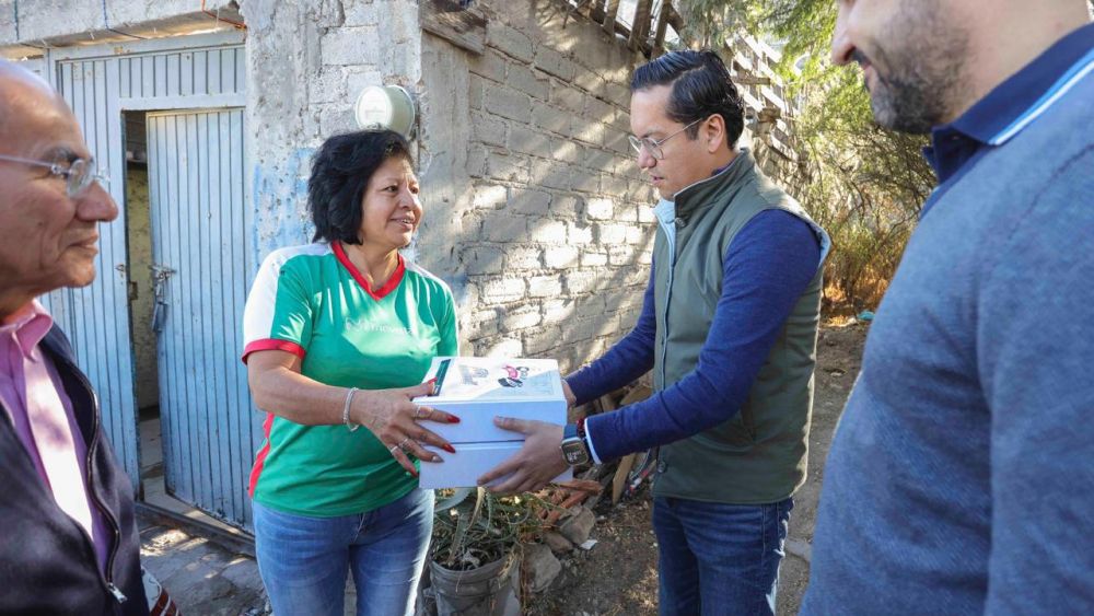 Chepe Guerrero entrega más de 2,500 cenas navideñas en Corregidora.